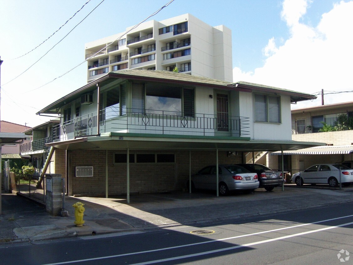 Building Photo - 732 University Ave