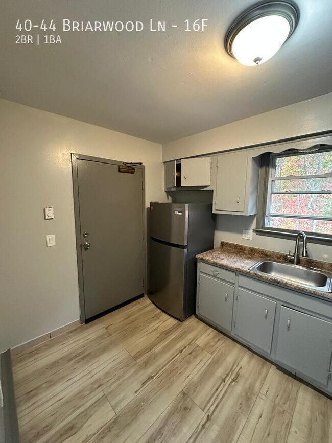 Foto del edificio - 40-44 Briarwood Ln-16F