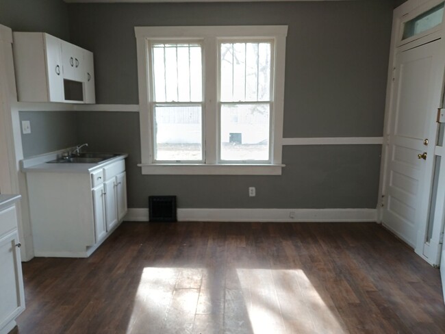 Building Photo - Available Now!! 2 bedroom home for rent in...