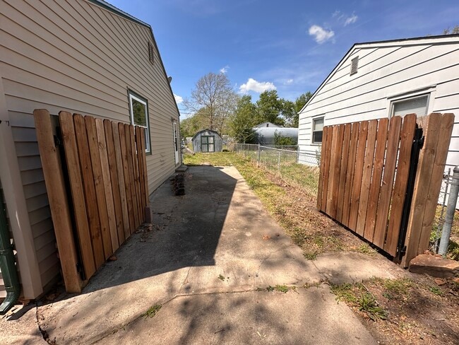 Foto del edificio - 345 Turkle Ave