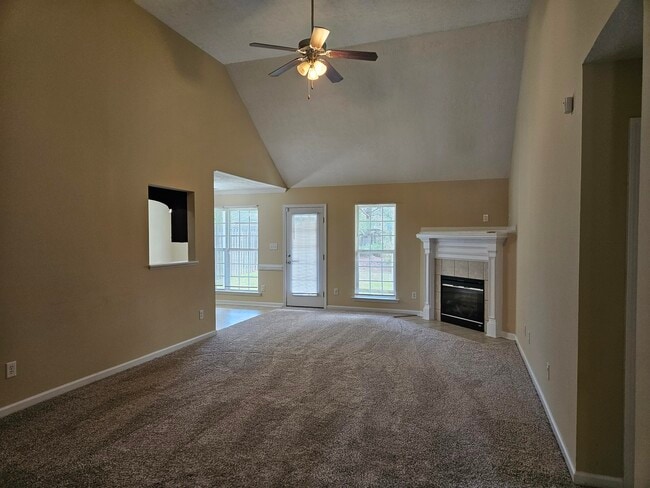 Building Photo - 450 Lory Ln
