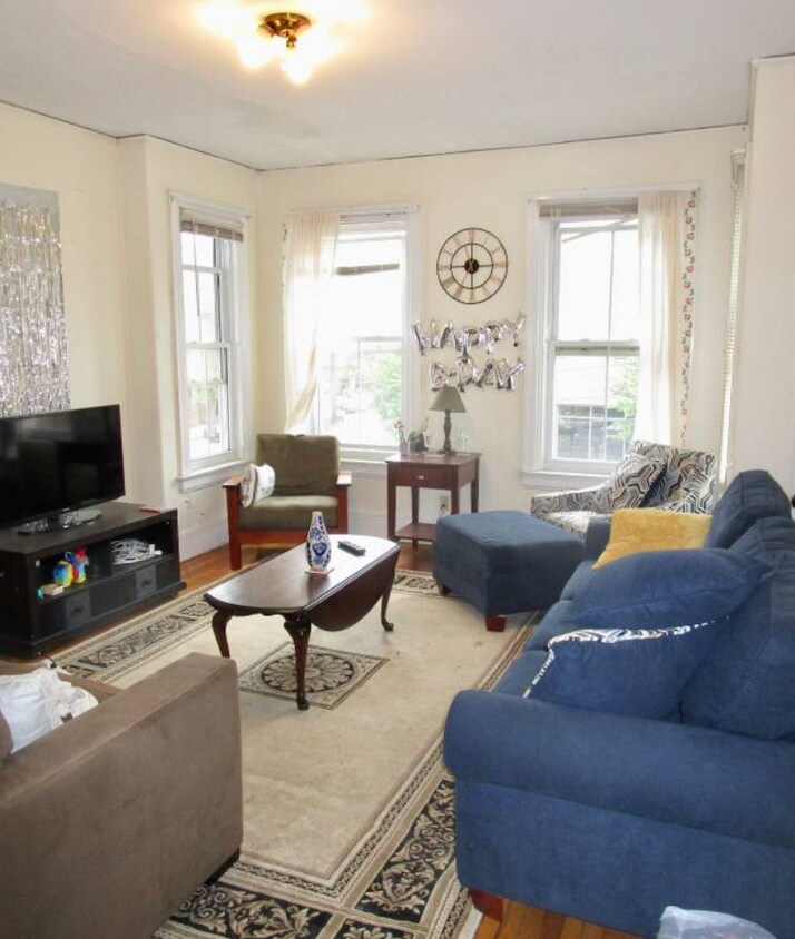 Primary Photo - 227 Walnut St