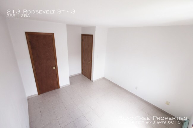 Foto del edificio - 213 Roosevelt St