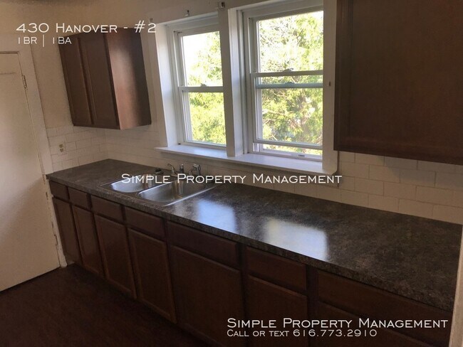 Building Photo - Beautiful Upper Unit in Hastings