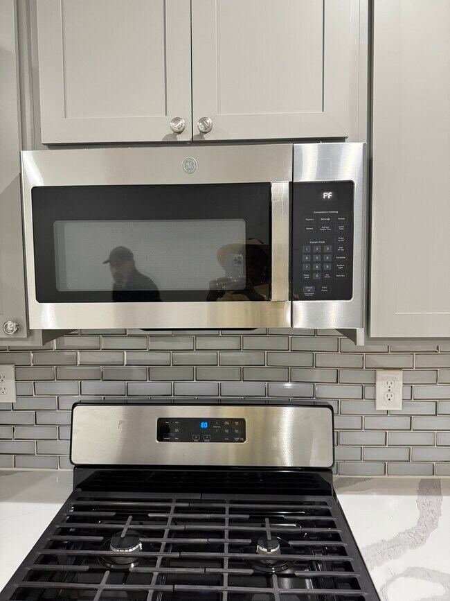Foto del edificio - 1733 E Lafayette Ave