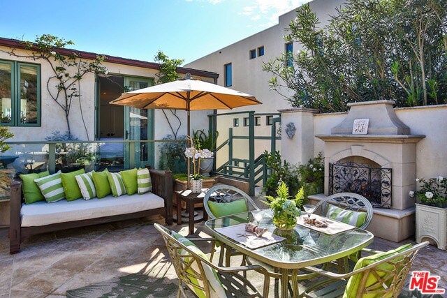 Foto del edificio - 24228 Malibu Rd