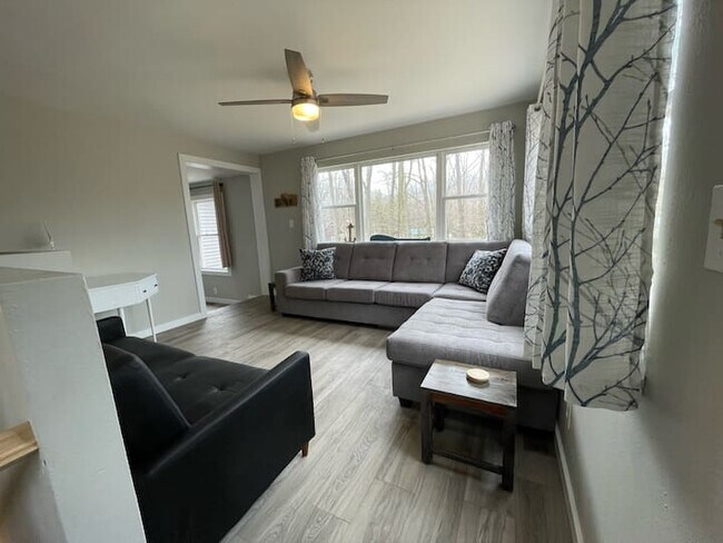 Living Room - 5804 Barnhart Rd