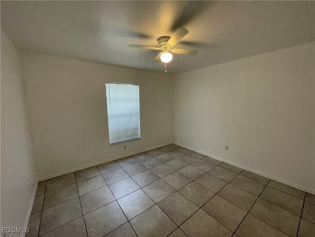 Building Photo - 1908 NE 7th Ave