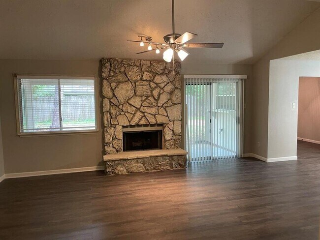 Foto del edificio - 17214 Modbury Dr