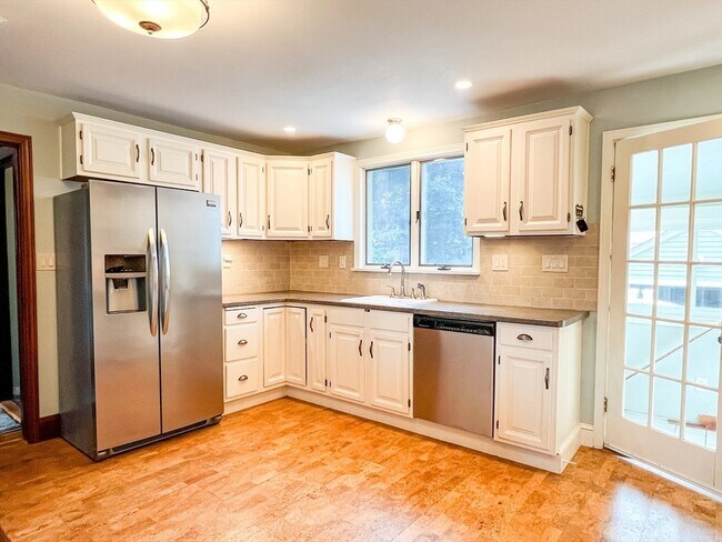 Building Photo - 151 Century Street Ext