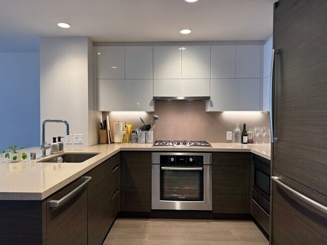 Foto del edificio - CLICK "REQUEST A TOUR" NOW!