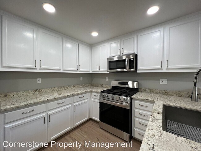 Building Photo - 3 br, 3.5 bath House - 490 White Chapel Ave.