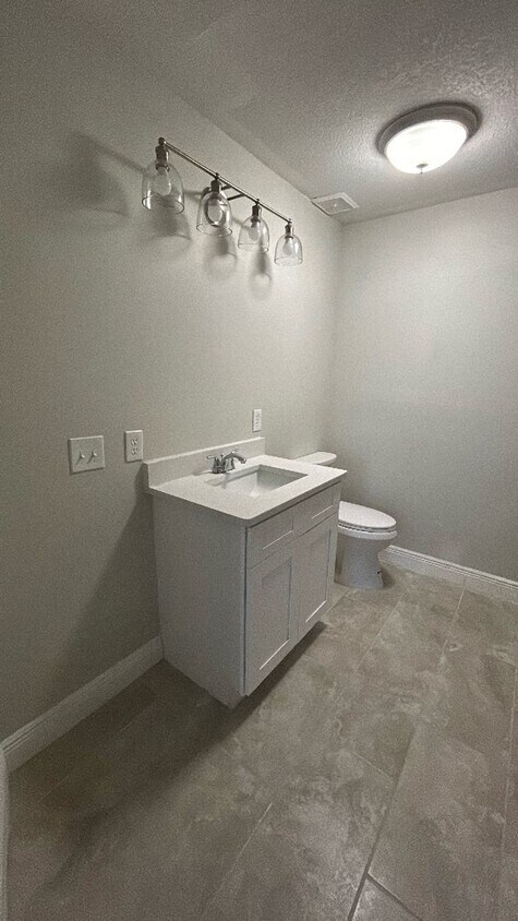 Building Photo - Fully Renovated Home in BEL-AIRE WOODS