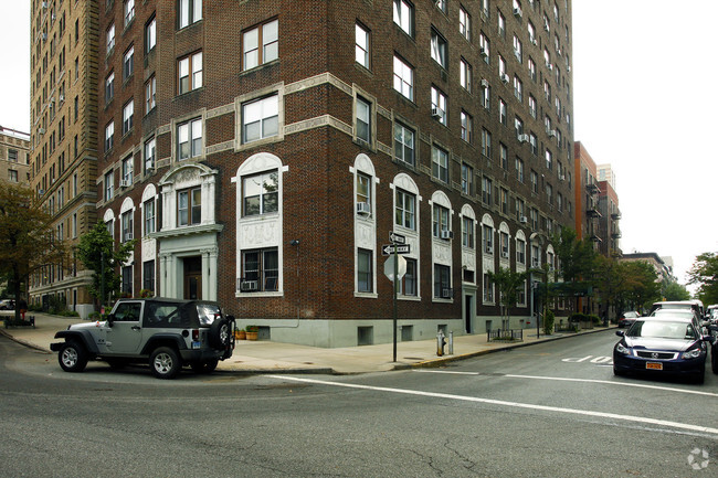 Foto del edificio - 370 Riverside Drive