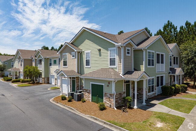 Building Photo - Panther Effingham Parc Apartments