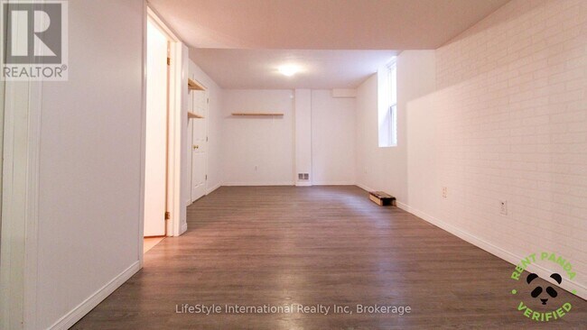 Photo du bâtiment - 404 Grange Rd