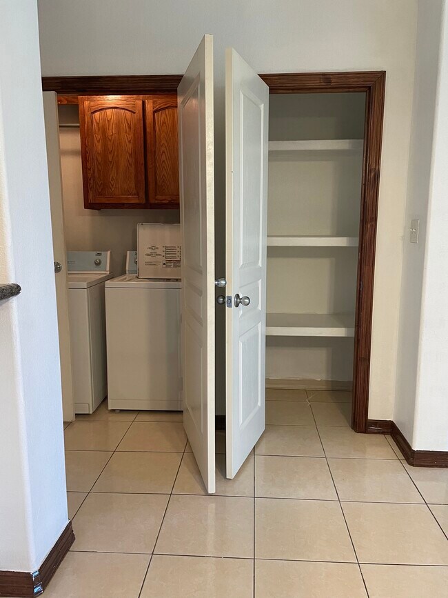 Pantry & Laundry - 3043 Scotland Dr