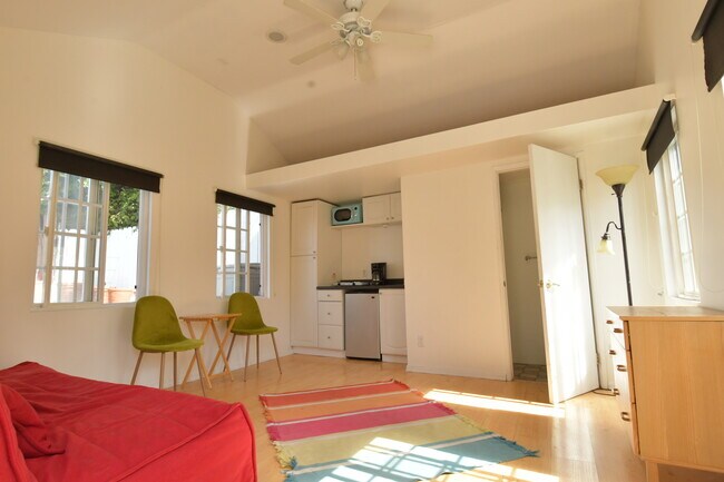 Foto del edificio - 1710 Oakwood St