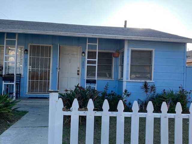 Entrada principal - 205 Willowbrook Dr