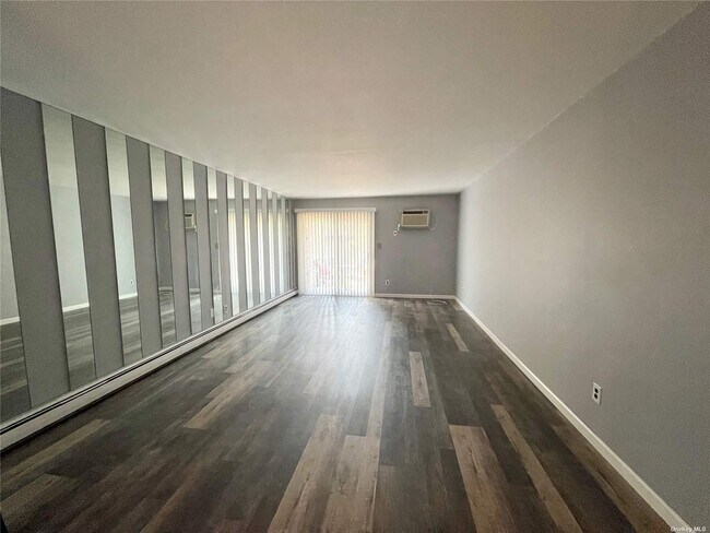Building Photo - 8 Springwood Dr