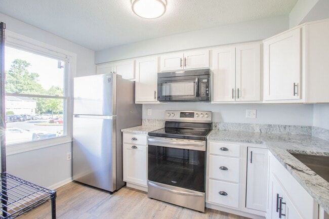 Building Photo - Lovely 2 BR/1.5 BA Townhome in Elkridge!