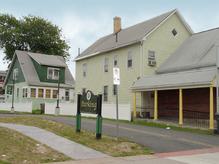 Building Photo - 394 Franklin Ave