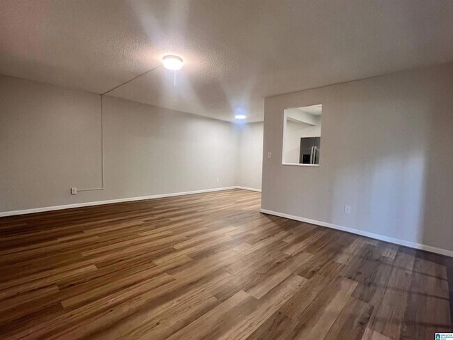 Building Photo - 3101 Lorna Rd