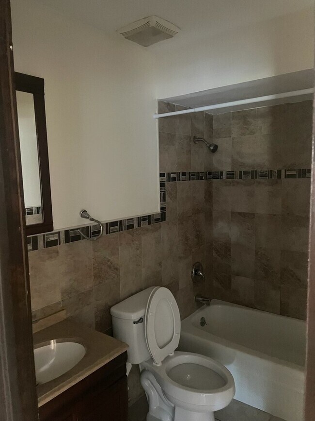 Foto del edificio - 7745 Adams St