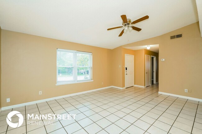 Building Photo - 728 Poe St