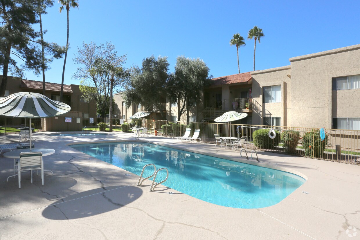 Desert Springs Apartments in Phoenix, AZ