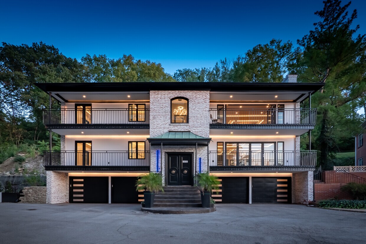 Foto principal - 611 W 49th St