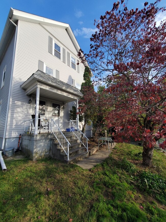 459 High St, Cumberland, RI 02864 Apartments in Cumberland, RI