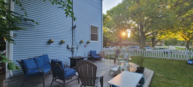 Building Photo - 1104 Darrow Ave