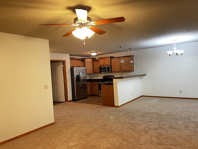 Kitchen/breakfast bar - 4244 N 18th St