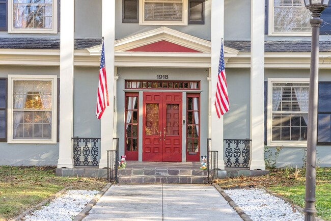 Building Photo - Historic Beauty Close to Downtown