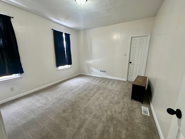 Building Photo - More value than the rent and closer to downtown.