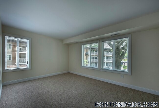 Building Photo - 16 Westgate Dr