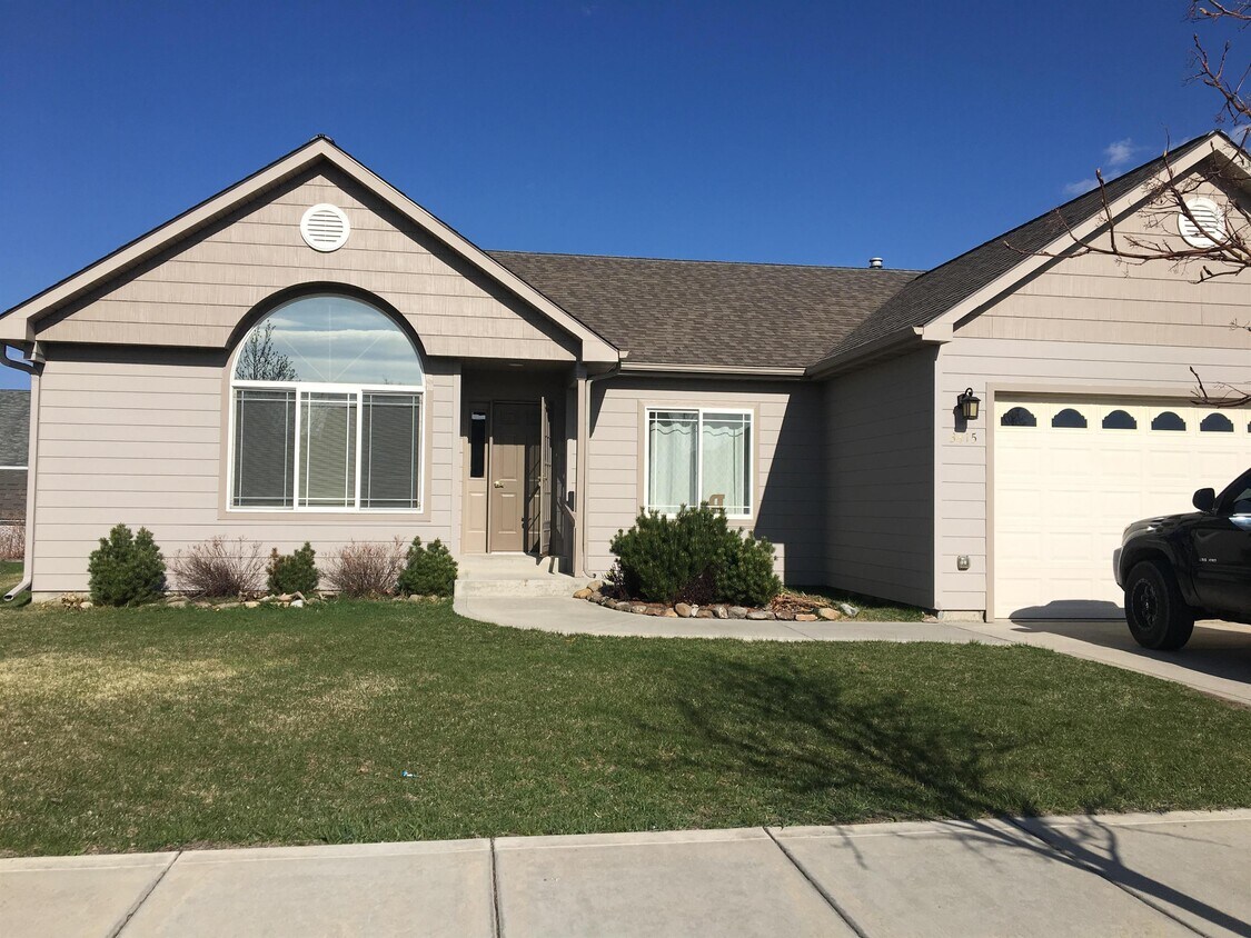 Foto principal - 3415 Blue Heron St