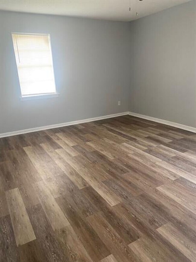 Foto del edificio - Newly Renovated 3-Bedroom Home - Modern Up...