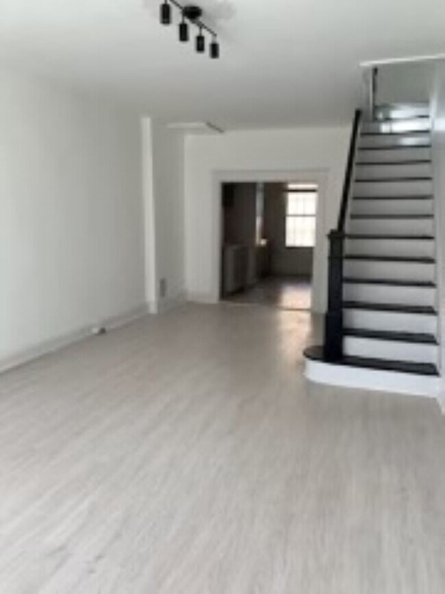 Foto del edificio - Two and a Den