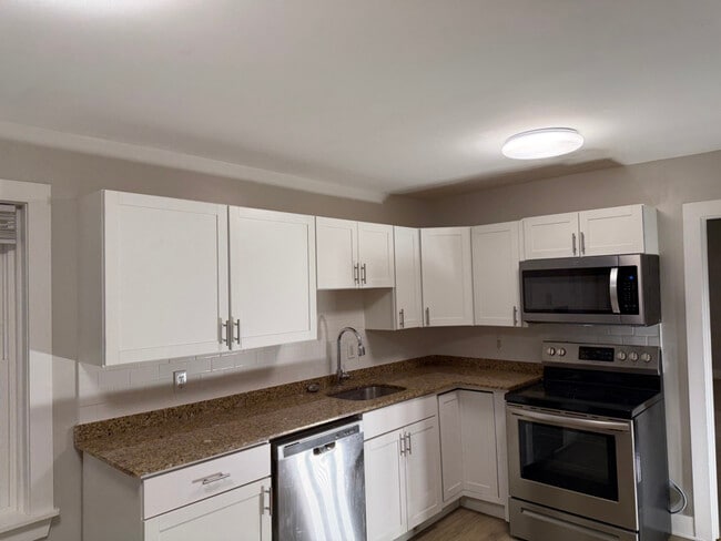 Building Photo - 100 Main St