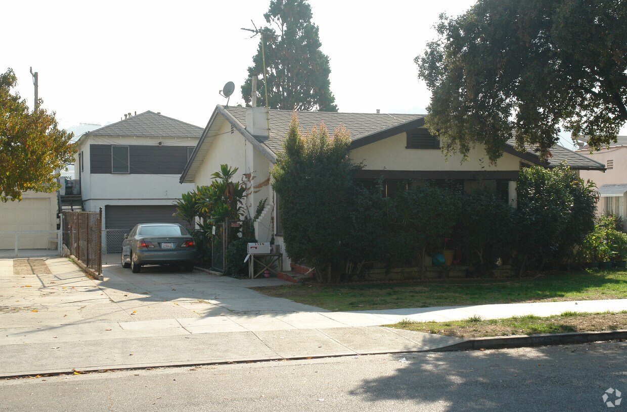 Primary Photo - 1126 E Acacia Ave