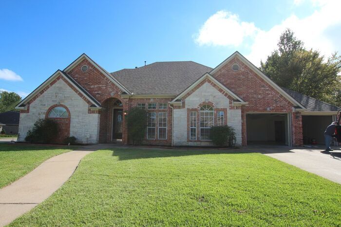 Primary Photo - Stunning 3 Bedroom Rental in South Tyler!