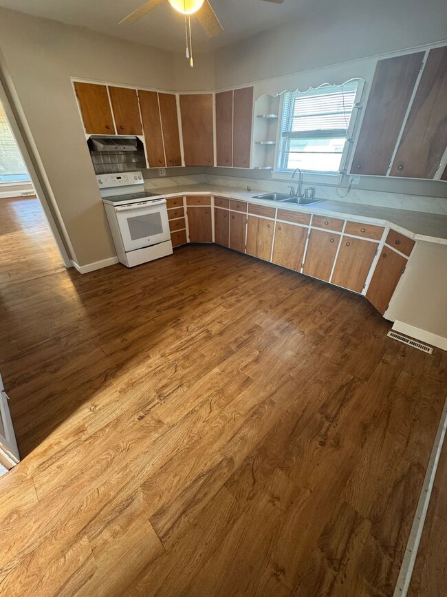 Foto del edificio - Beautiful 3 Bedroom 1.5 Bathroom Historic ...
