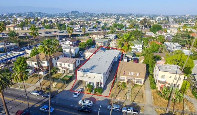Building Photo - 654 N Normandie