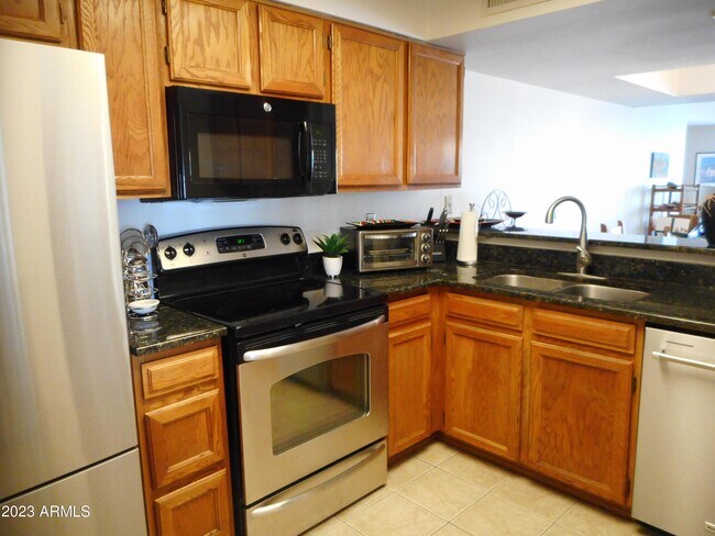 Foto del edificio - 9270 E Mission Ln