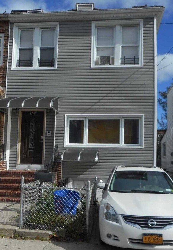 Primary Photo - 949 E 89th St