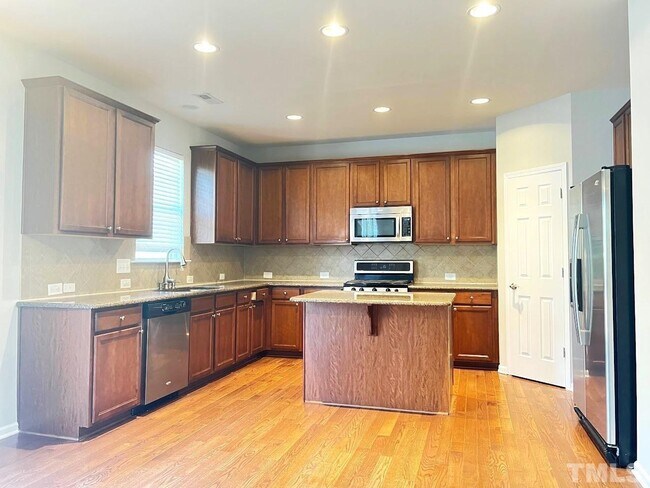 Building Photo - 4 Bedroom Single Family RDU RTP