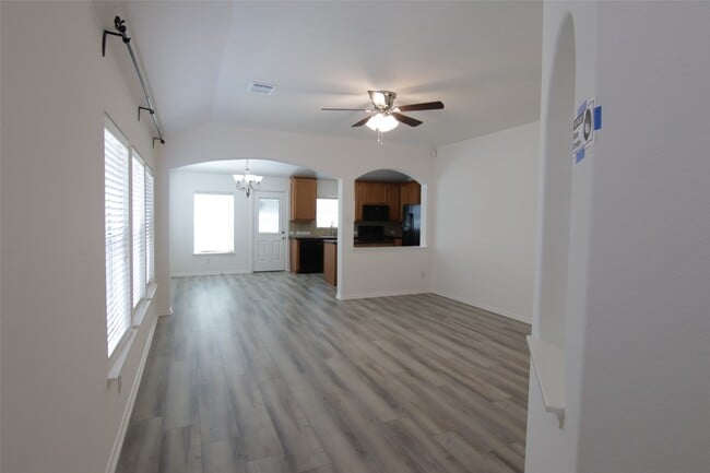 Building Photo - 25118 Hazel Ranch Dr