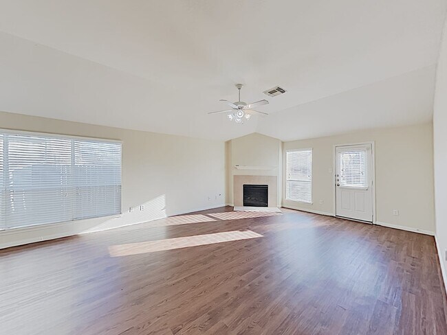 Foto del edificio - 6002 Deep South Dr